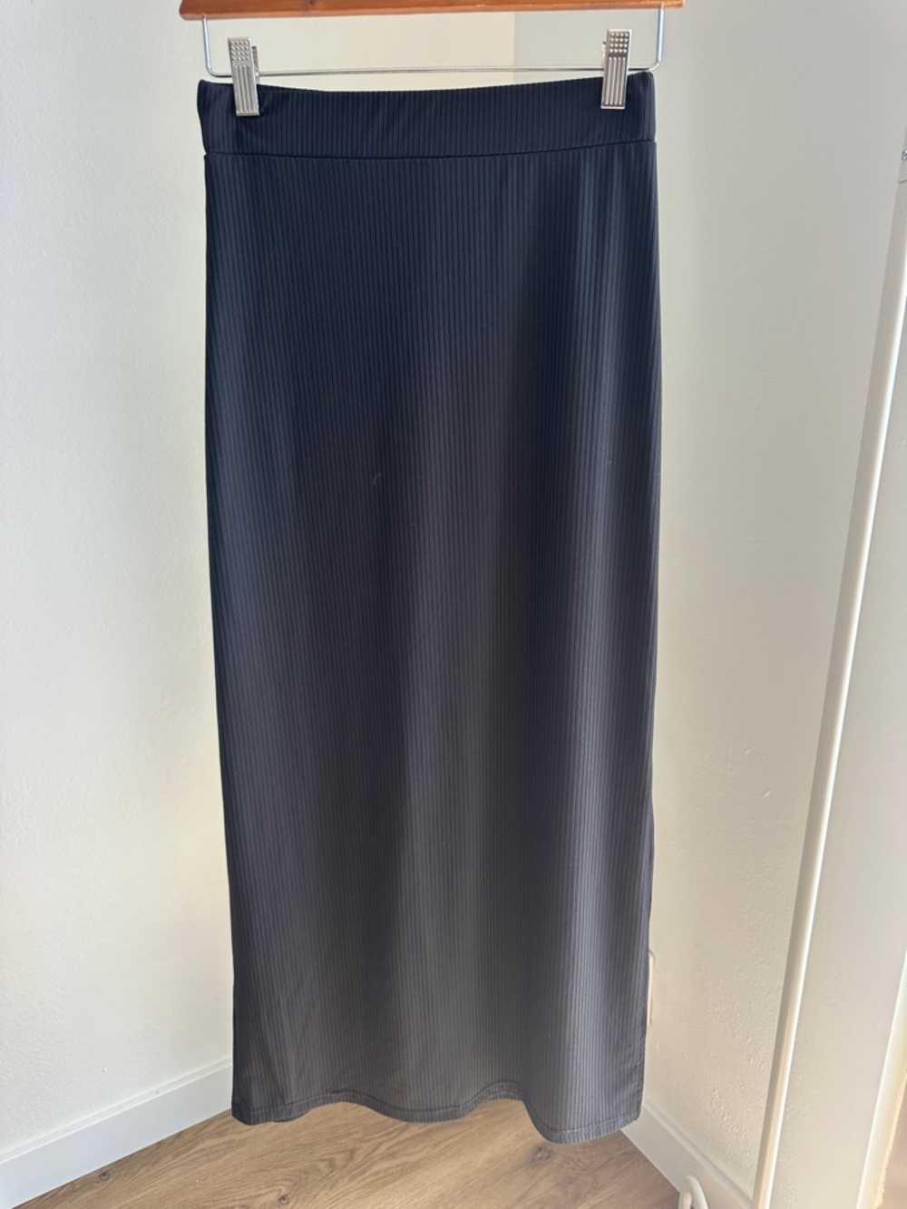 Everyday Black Ribbed Maxi Skirt - Women